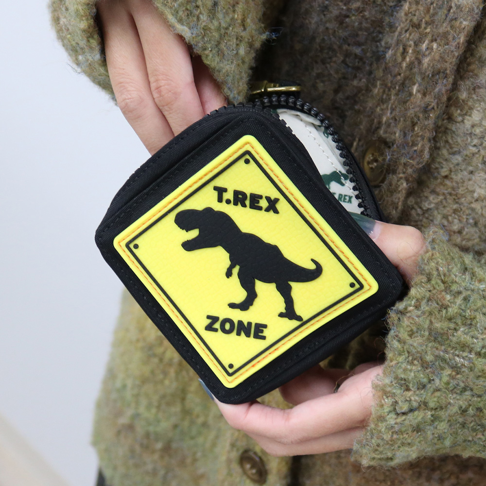 USHジュラシックワールドボディバッグ Loungefly Universal Jurassic World Crossbody | LF Lovers